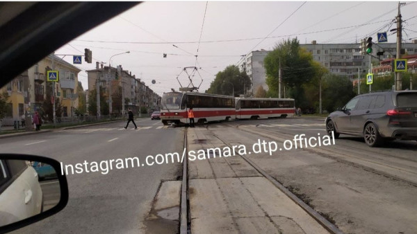 В Самаре 25 сентября трамвай заехал на проезжую часть 