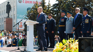 Вячеслав Федорищев поздравил Сызранское высшее военное училище летчиков с 85-летием со дня образования