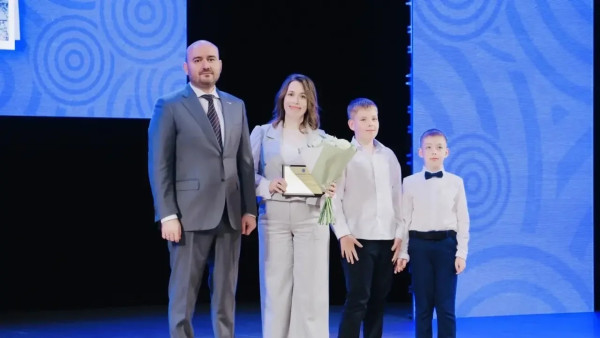 Вячеслав Федорищев впервые вручил памятные знаки «Родительская доблесть» семьям Самарской области