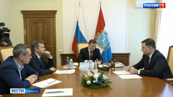 Дмитрий Азаров встретился с руководителем управления федеральной почтовой связи Самарской области Андреем Поповым