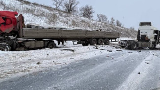 В Самарской области произошли две крупные аварии с грузовиками