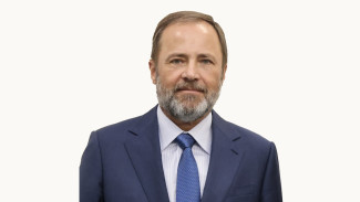 Поздравление с Международным женским днем полномочного представителя Президента РФ в ПФО Игоря Комарова