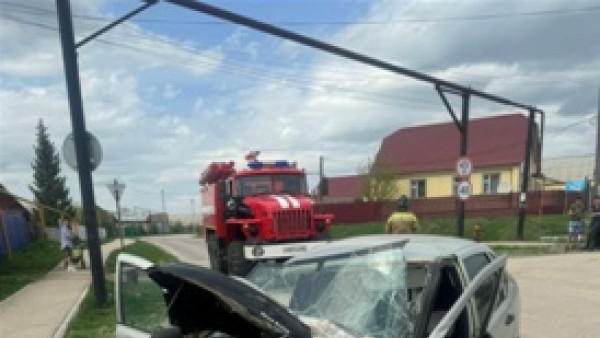 Под Самарой «Приора» выбила аварийный «сплит» с двумя автомобилями 