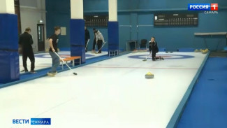 Дмитрий Азаров встретился с подростками, оставшимися без попечения родителей и их наставниками