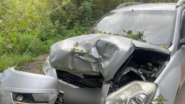 В Самаре водитель Geely Emgrand X7 протаранил бетонное препятствие