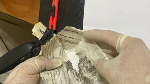 В Самарской области задержали странного прохожего с запрещенными веществами