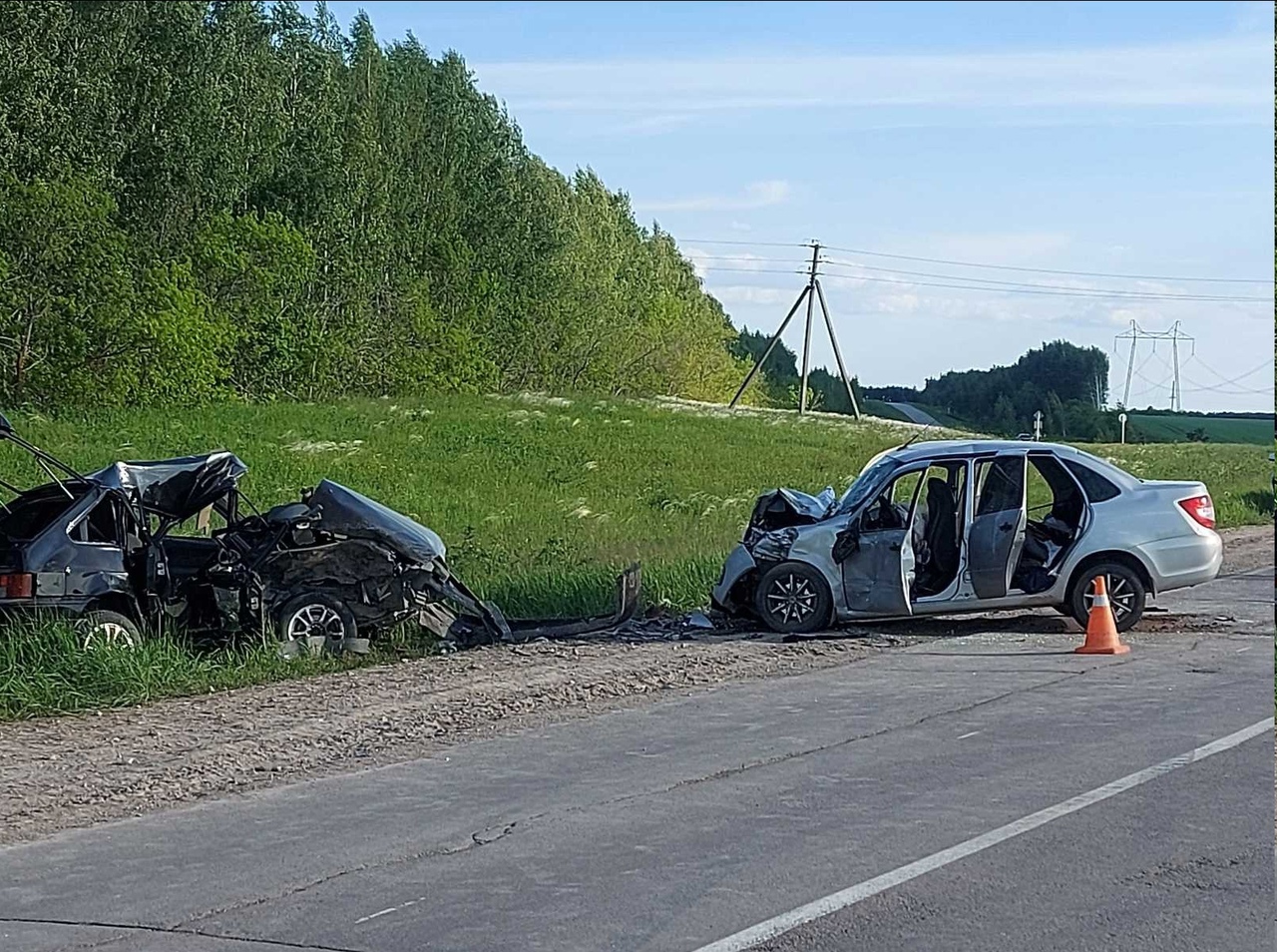 Истекли кровью до приезда скорой»: под Самарой в лобовом ДТП погибли двое  мужчин – Новости Самары и Самарской области – ГТРК Самара