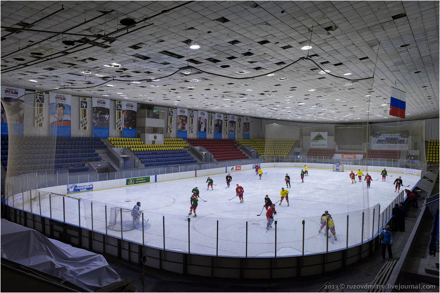 Дворец спорта самара мероприятия. ЦСК ВВС (дворец спорта, Самара). Ледовый дворец ЦСК ВВС Самара. Дворец спорта Самара ЦСКА ВВС. Дворец спорта Самара Молодогвардейская внутри.