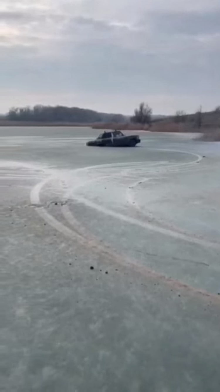 В Самарской области автолюбитель устроил Токийский дрифт и ушел под воду –  Новости Самары и Самарской области – ГТРК Самара