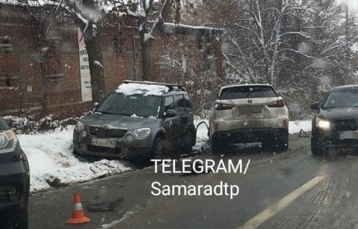 В Самаре 20 декабря на улице Авиационной произошло массовое ДТП – Новости  Самары и Самарской области – ГТРК Самара