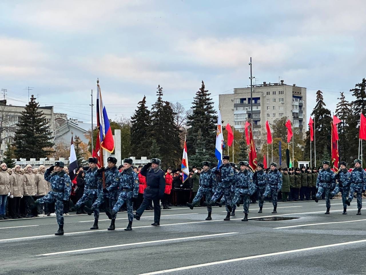 Парад памяти в самаре. Репетиция парада памяти в Самаре 6.11. 2022. Парад. Парад памяти 2022 Самара. Ноябрьский парад.