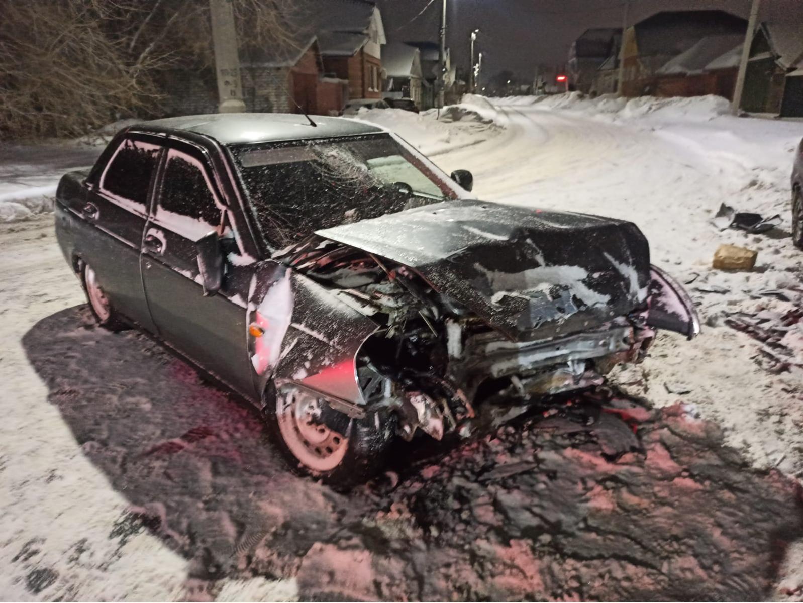 В Самарской области в лобовом ДТП пострадали парень и девушка | 24.01.2022  | Самара - БезФормата