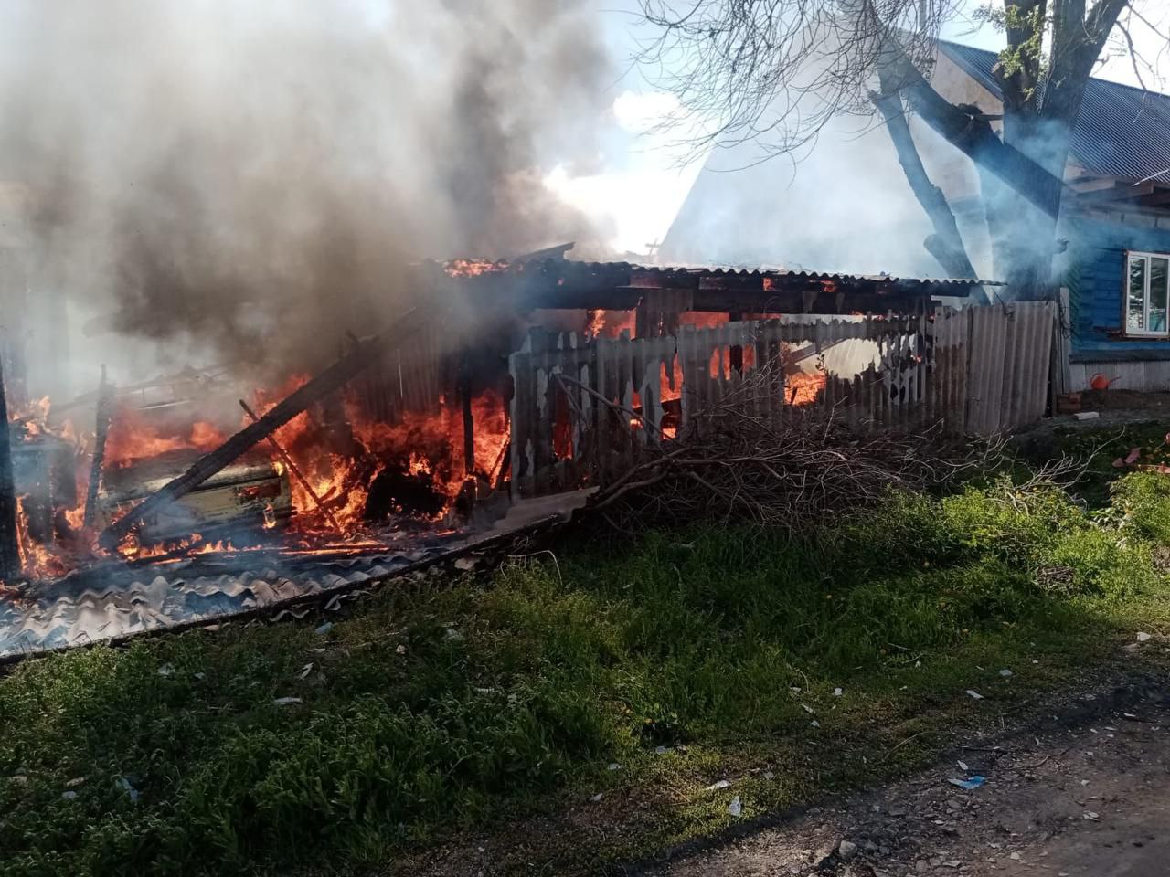 Под Самарой сгорело подворье | 03.05.2024 | Самара - БезФормата