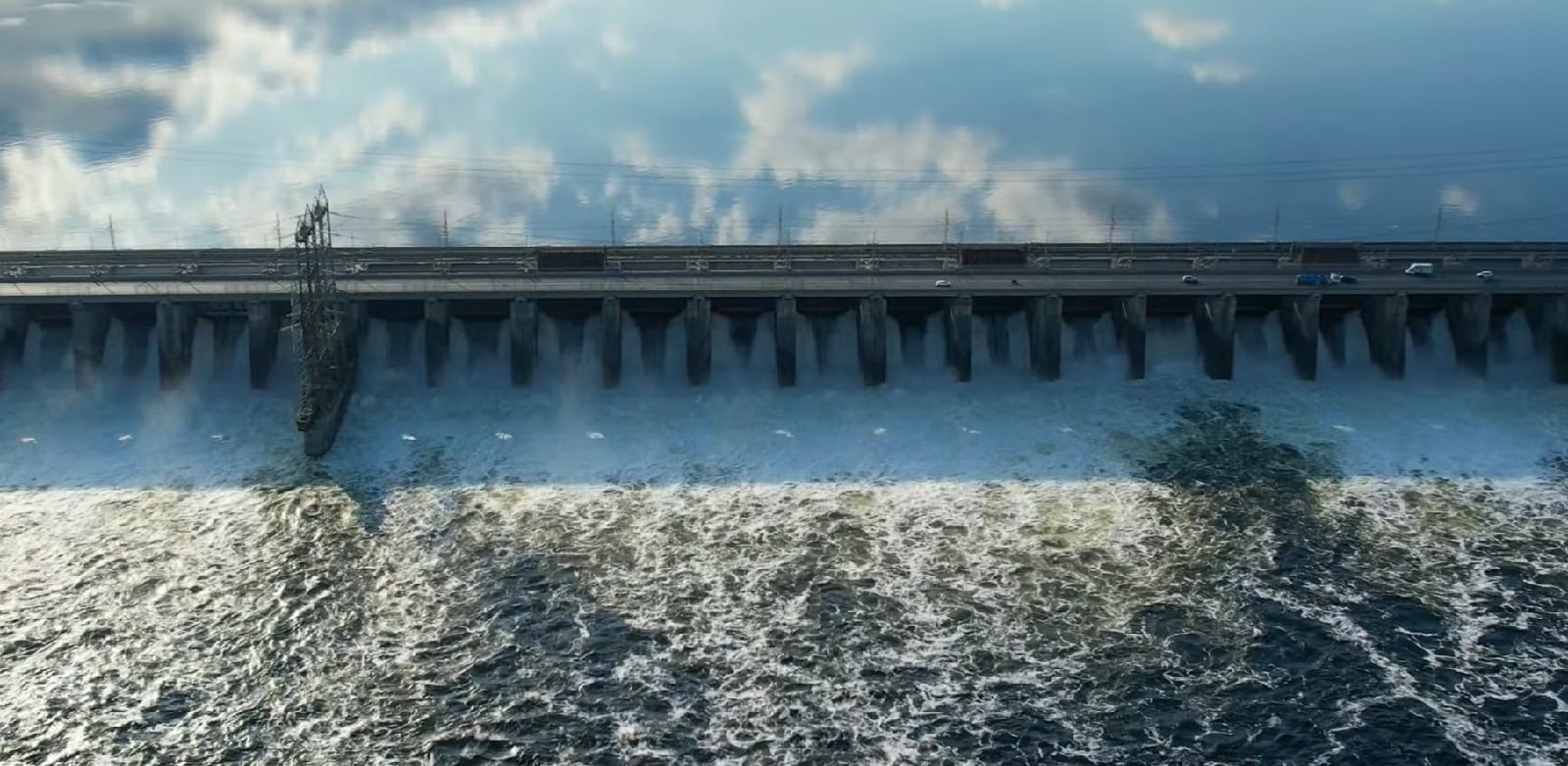 Дни сброса воды на волжской гэс. Жигулевская ГЭС водосброс. Жигулевская ГЭС 2022. ДНЕПРОГЭС 2022. Земляная плотина Жигулевской ГЭС.