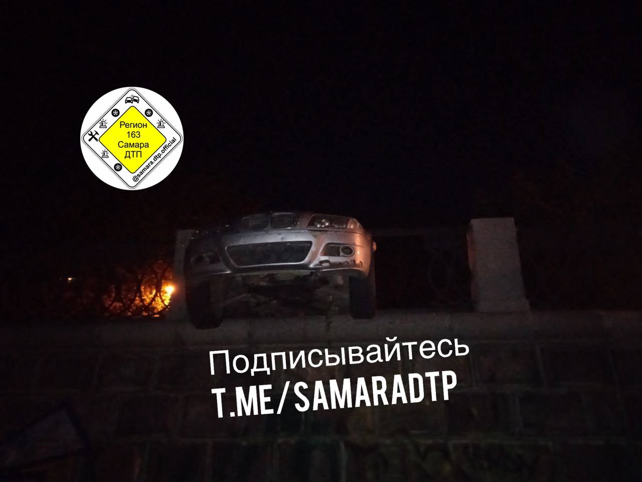 Купание железного коня»: в Самаре BMW завис над пляжем, пробив ограждение  набережной – Новости Самары и Самарской области – ГТРК Самара