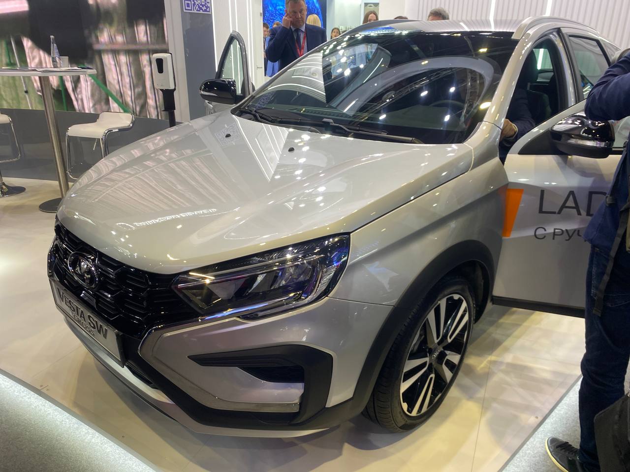 На ПМЭФ-2024 представили Lada Vesta SW Cross с ручным управлением |  07.06.2024 | Самара - БезФормата