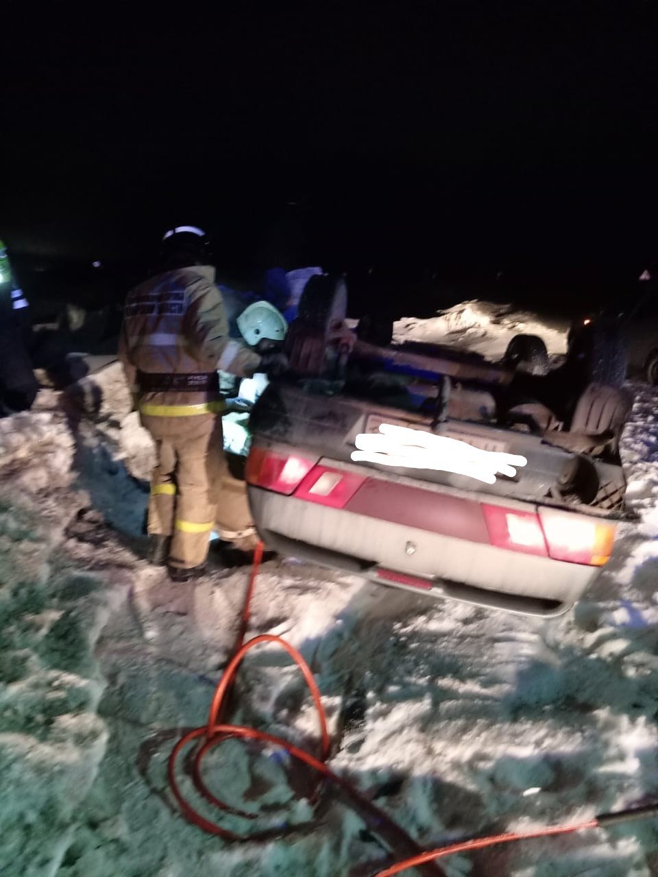 Труп водителя вырезали из перевертыша на трассе 