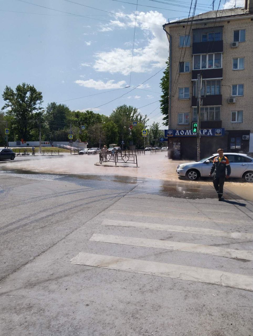 В Самаре по улице Спортивной хлещет кипяток | 31.05.2024 | Самара -  БезФормата