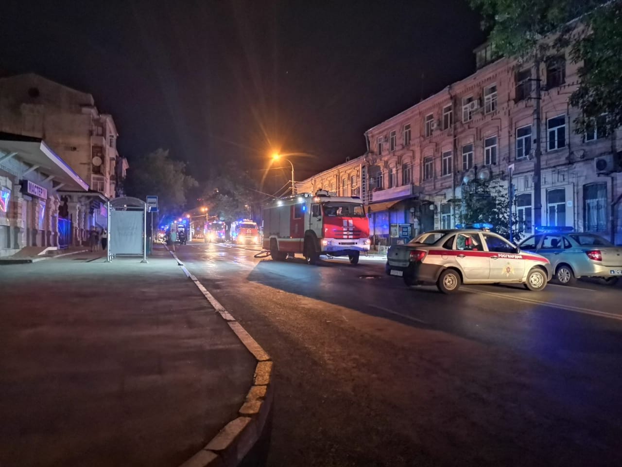 В Самаре ночью сгорел двухэтажный жилой дом | 17.07.2020 | Самара -  БезФормата