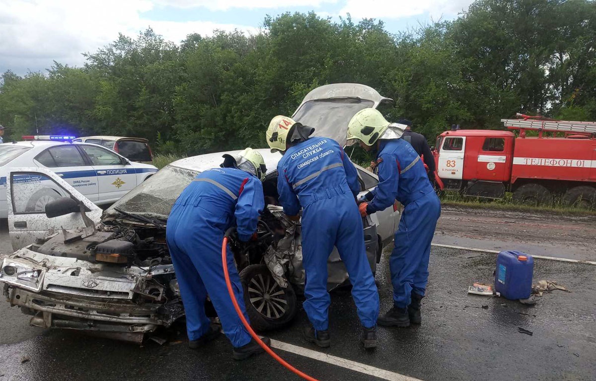 В Самарской области в страшном столкновении с фурой погиб водитель  легковушки – Новости Самары и Самарской области – ГТРК Самара