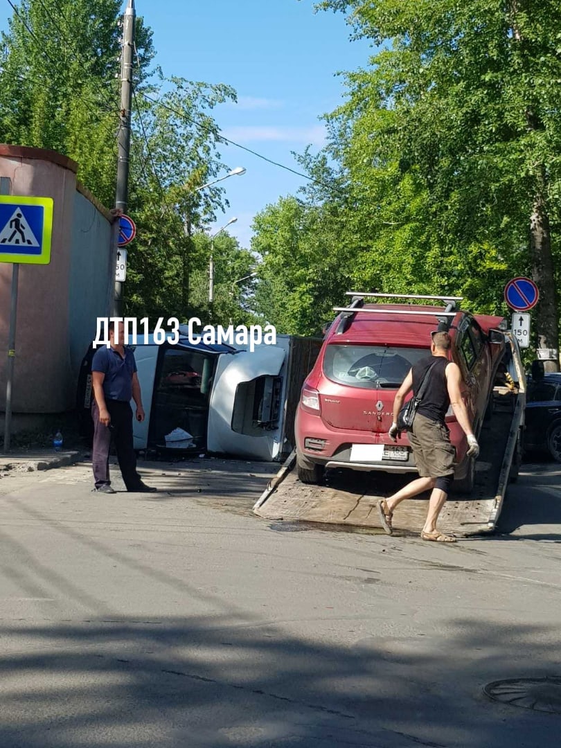 В Самаре ещё две машины перевернулись на Свободе, после падения скорой на  пр. Кирова – Новости Самары и Самарской области – ГТРК Самара