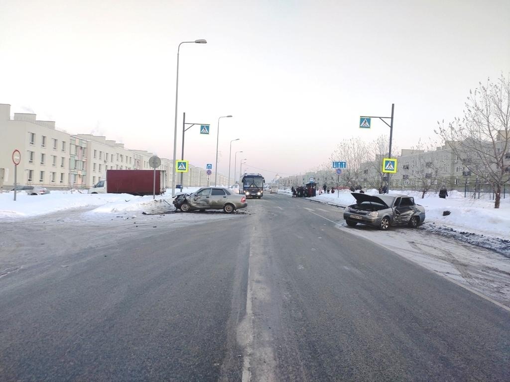 В Самаре столкнулись две Приоры, пострадали оба водителя – Новости Самары и  Самарской области – ГТРК Самара