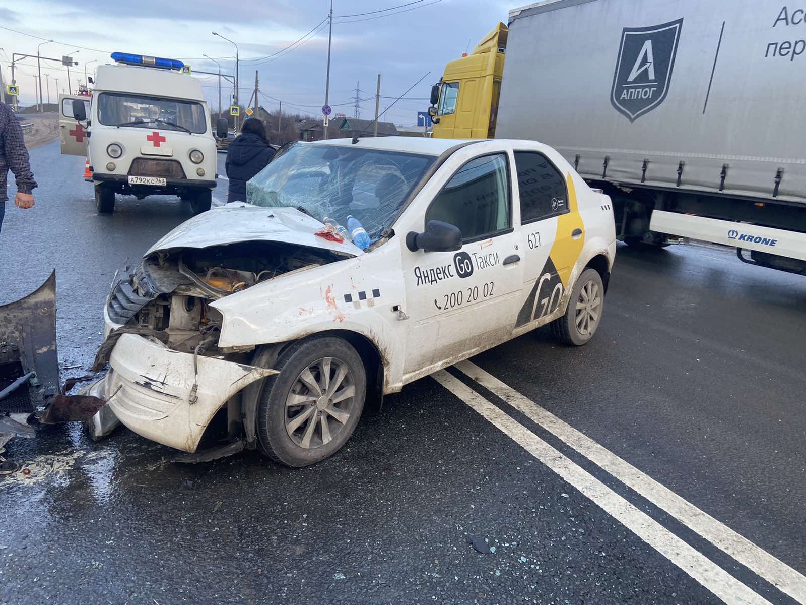 В Самарской области в ужасном ДТП с 3 автомобилями пострадали 4 человека –  Новости Самары и Самарской области – ГТРК Самара