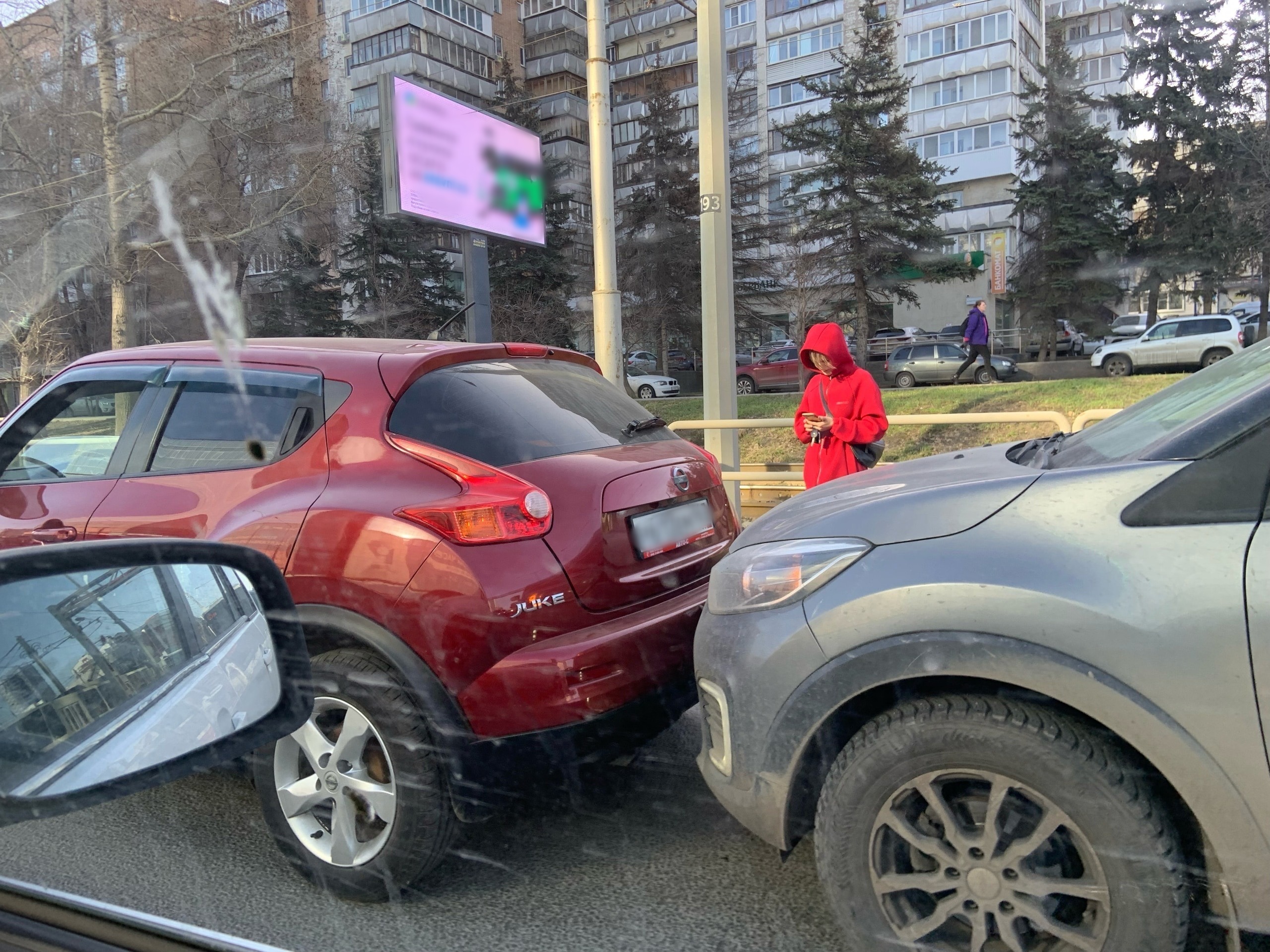 Из-за ДТП утром 6 апреля самарцы застряли в пробке на Ново-Садовой |  06.04.2023 | Самара - БезФормата