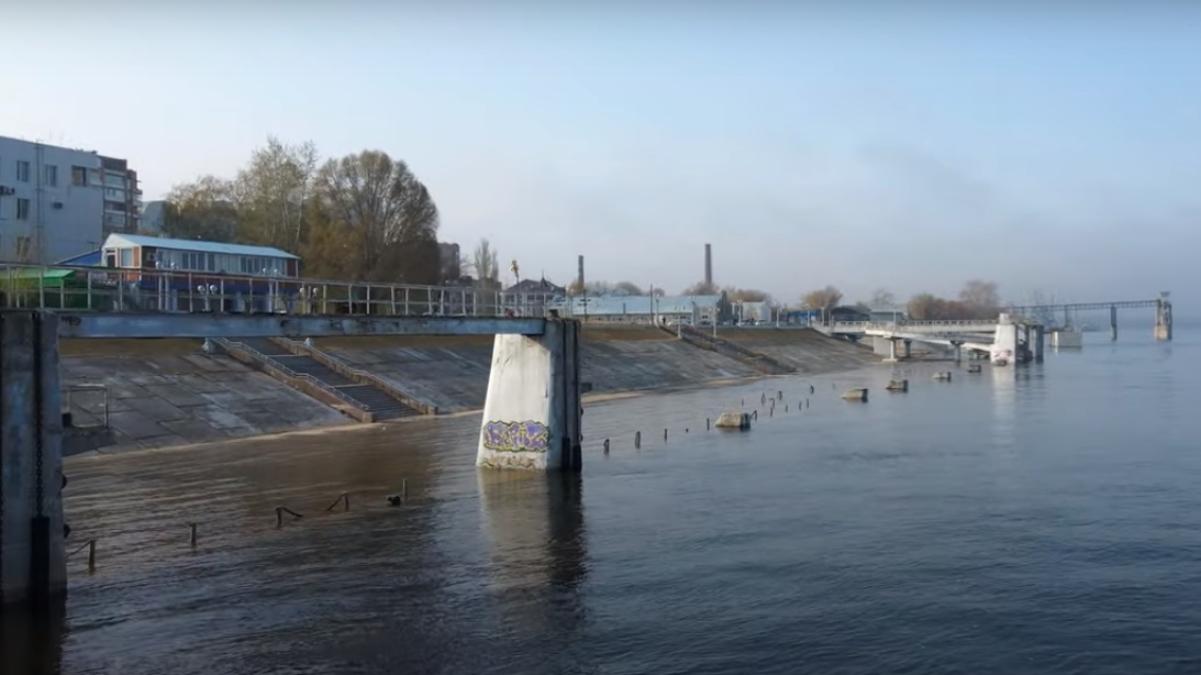 Уровень воды в реке самара. Самара набережная половодье. Речной вокзал Самара затопило. Затопленный Речной вокзал в Нижнем Новгороде. Череповец Речной вокзал затоплен.