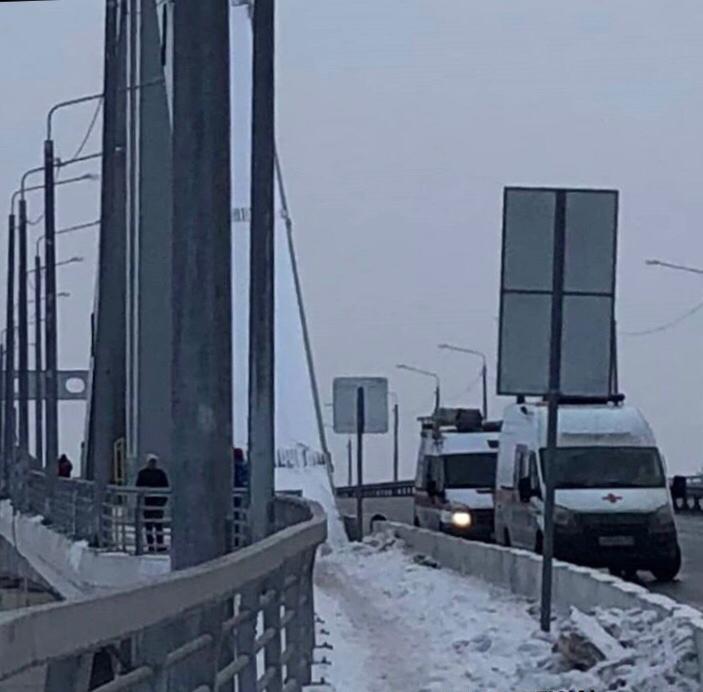 Самара нашли. Авария Фрунзенский мост Самара. Авария на Фрунзенском мосту в Самаре. Под Фрунзенском мосту. Авария 19 декабря 2020 около Фрунзенского моста в Самаре.