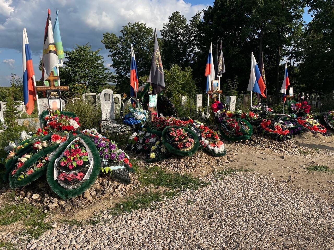 Под Самарой нашли армейскую аллею с могилами ЧВК «Вагнер» на кладбище –  Новости Самары и Самарской области – ГТРК Самара