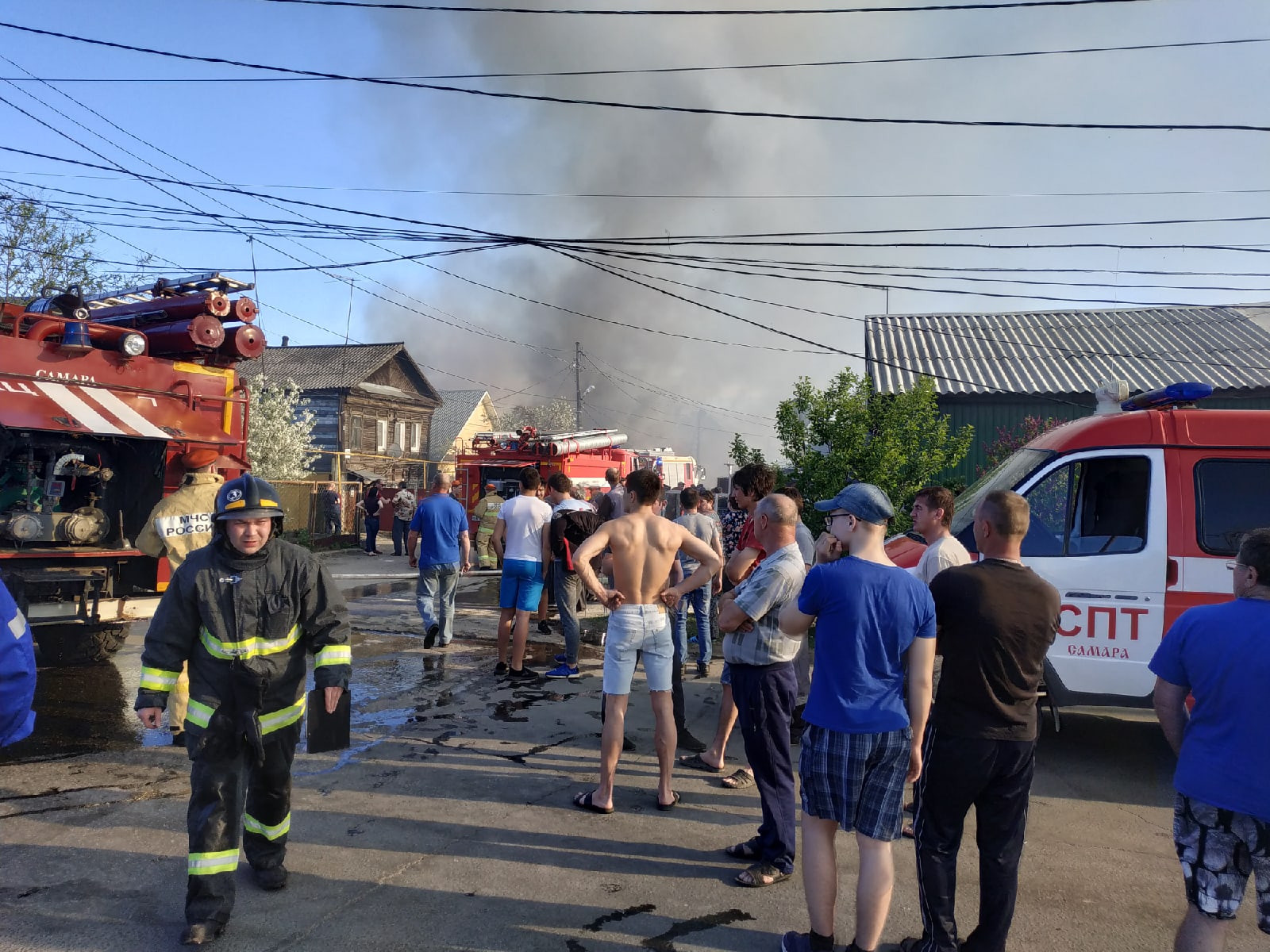 В Самаре в п. Шмидта загорелись сразу 5 частных домов – Новости Самары и  Самарской области – ГТРК Самара