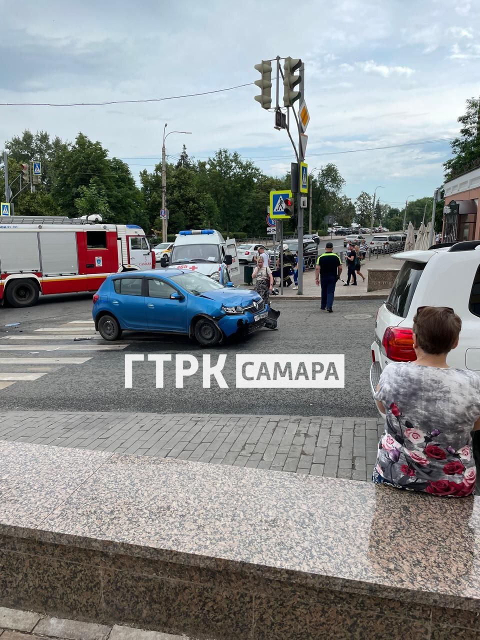 В центре Самары 18 июня спасали искалеченного мотоциклиста | 18.06.2024 |  Самара - БезФормата