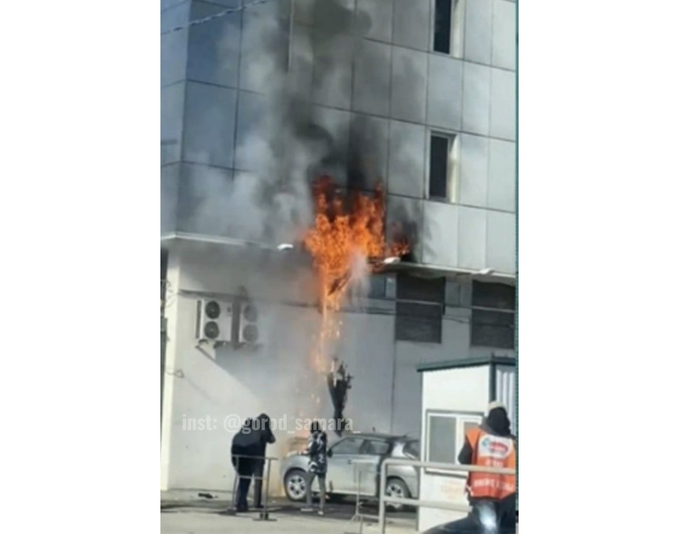 Вспыхнули засветились снега. Пожар в ТЦ скала. Пожар в торговом центре Самара. Пожар в Самаре скала. ТЦ скала Самара пожар.