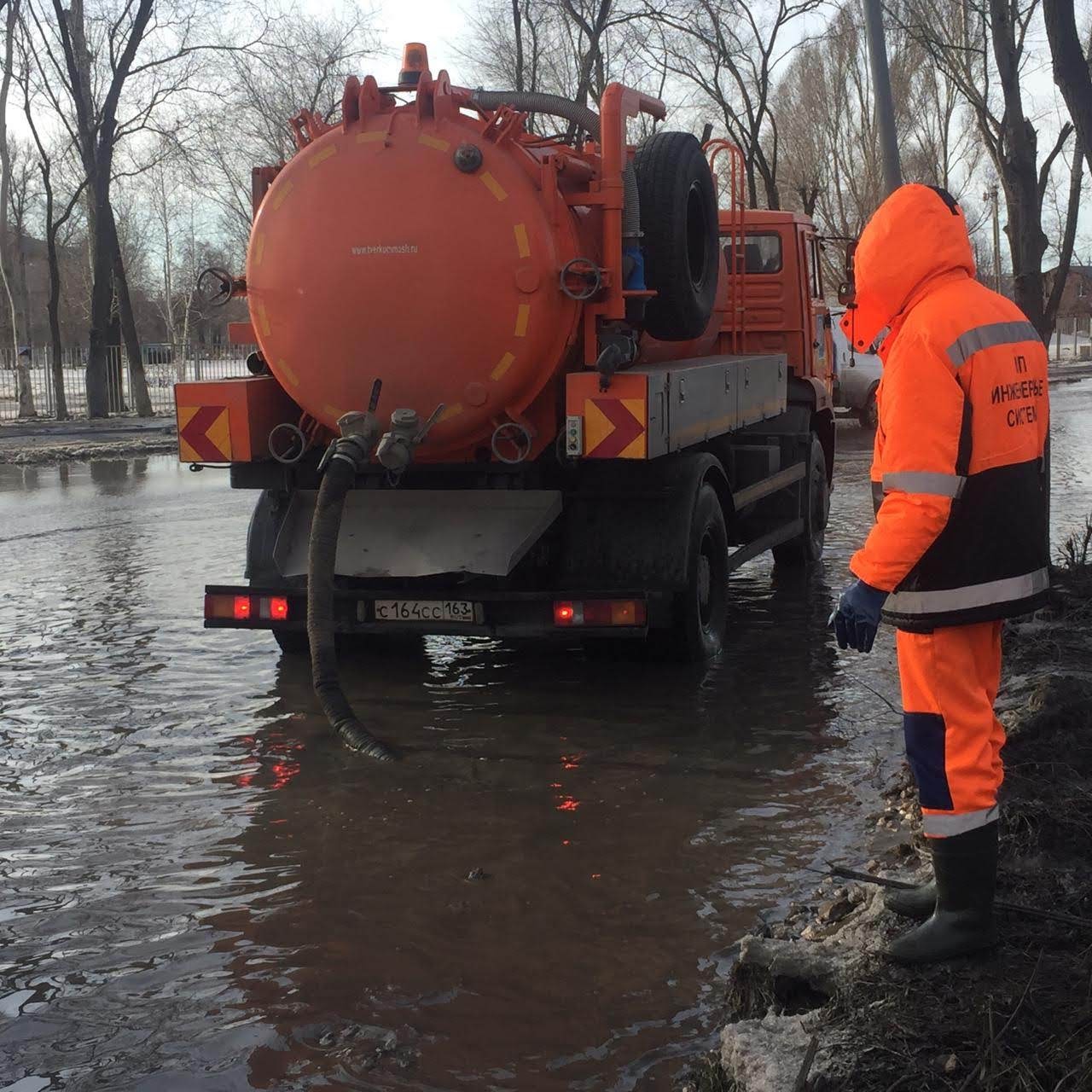 В Зубчаниновке с затопленных улиц откачивают воду – Новости Самары и  Самарской области – ГТРК Самара