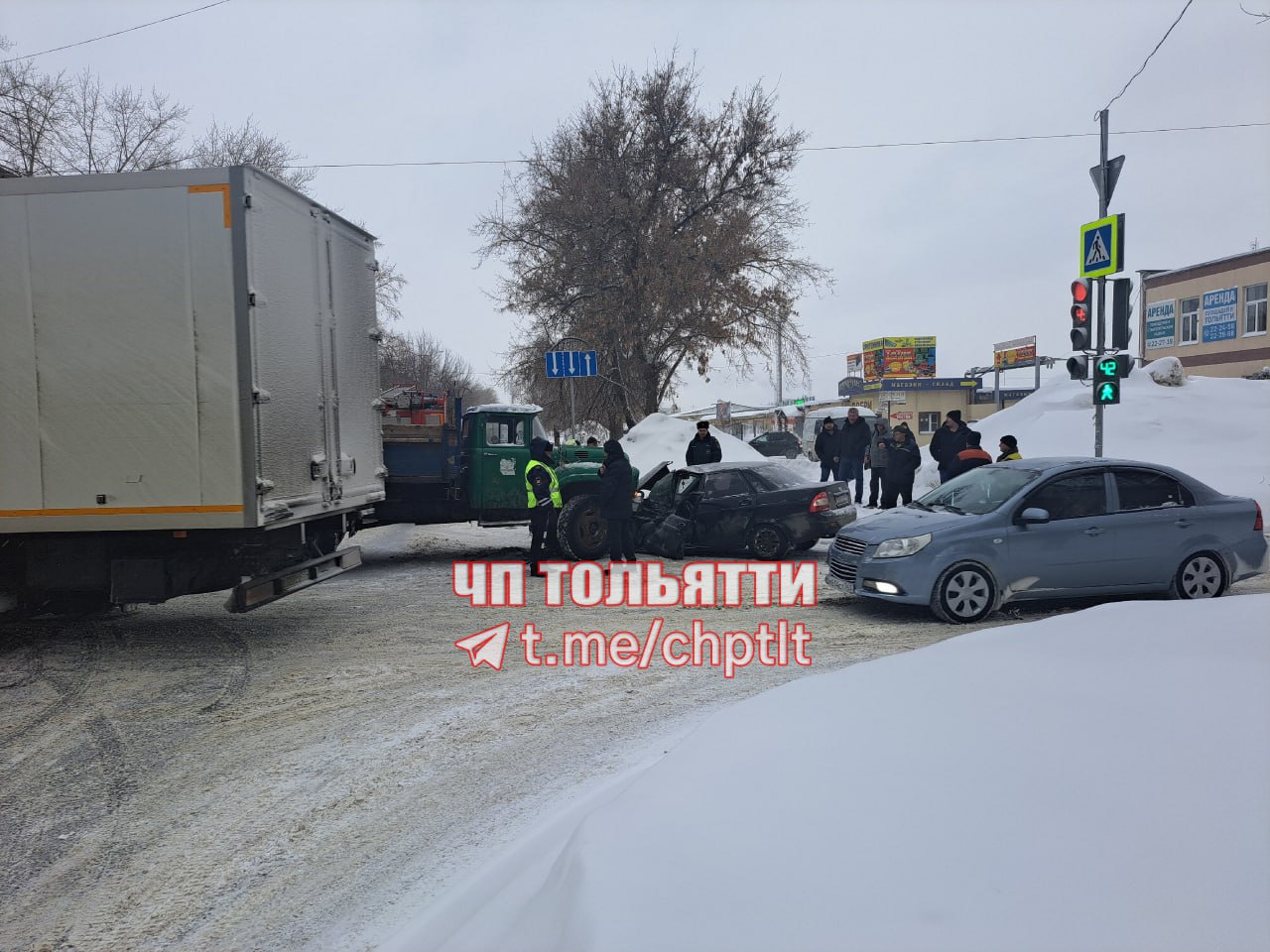 В Самарской области Приора почти исчезла под капотом грузовика | 19.02.2024  | Самара - БезФормата